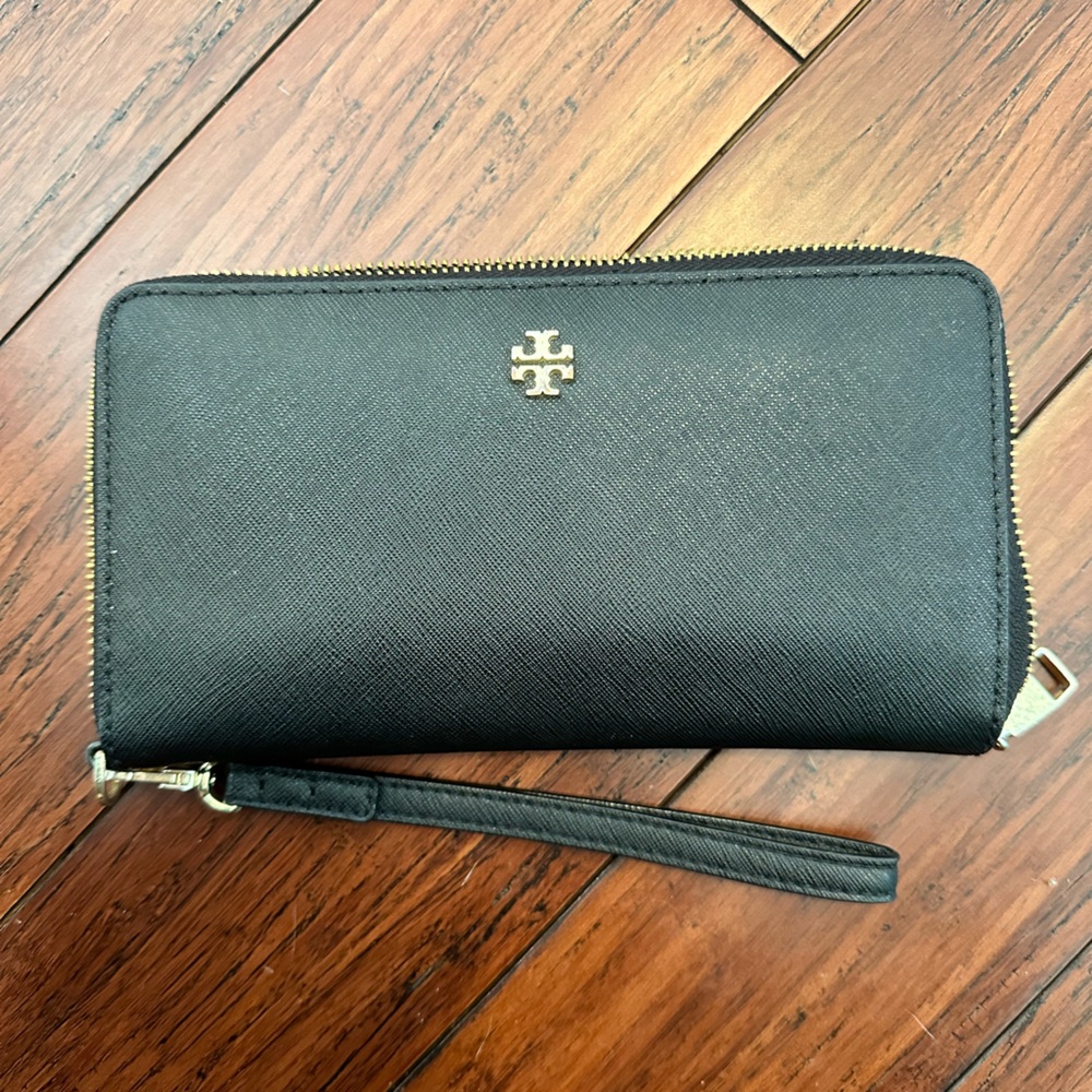 Tory Burch Zipper Wallet Wristlet